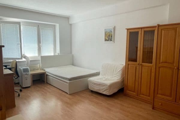 Prenájom bytu 1-izbový 39 m², Trenčianska, Ružinov, Bratislavský kraj Prenájom bytu 1-izbový 39 m², Trenčianska, Ružinov, Bratislavský kraj
