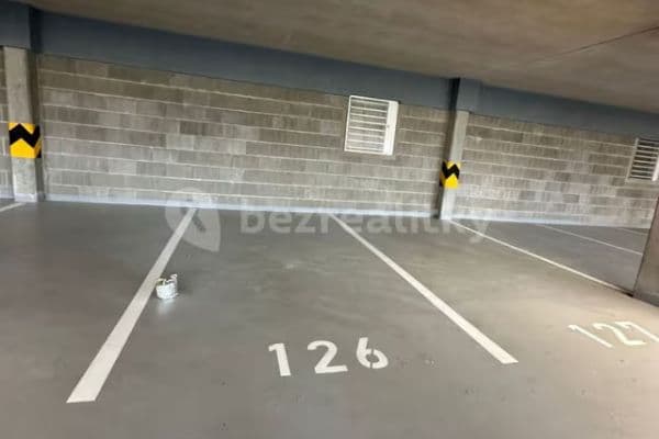 Prenájom garáže 13 m², Kardausova, Praha Prenájom garáže 13 m², Kardausova, Praha