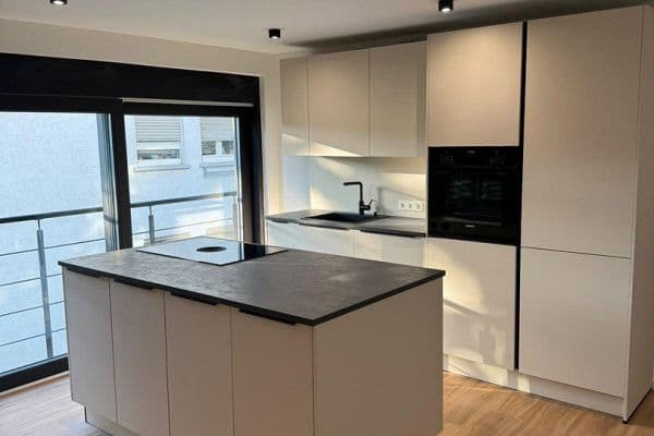Prenájom bytu 2-izbový 65 m², Stuttgart, Bádensko-Wurttembersko Prenájom bytu 2-izbový 65 m², Stuttgart, Bádensko-Wurttembersko