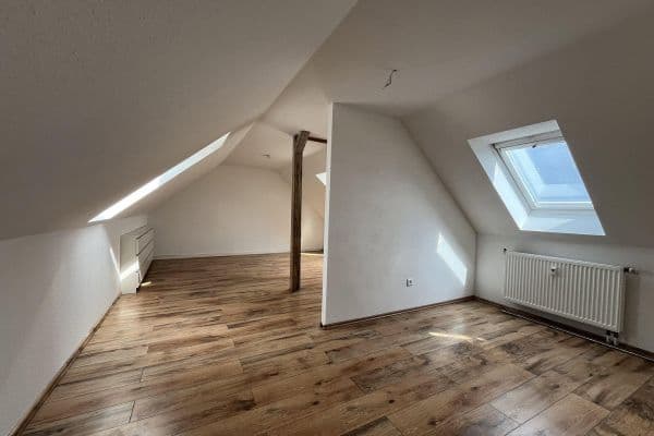 Prenájom bytu 4-izbový 95 m², Casparistraße 4, Chemnitz, Sasko Prenájom bytu 4-izbový 95 m², Casparistraße 4, Chemnitz, Sasko