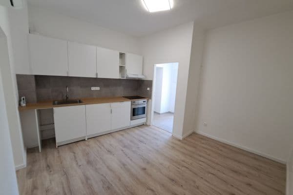 Prenájom bytu 2-izbový 58 m², Žatecká, Jesenice Prenájom bytu 2-izbový 58 m², Žatecká, Jesenice