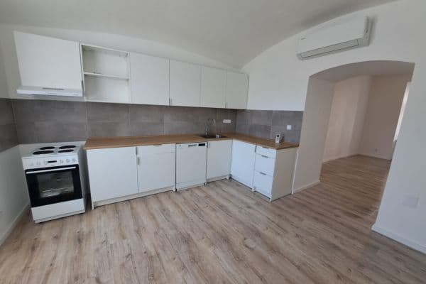 Prenájom bytu 2-izbový 58 m², Žatecká, Jesenice Prenájom bytu 2-izbový 58 m², Žatecká, Jesenice