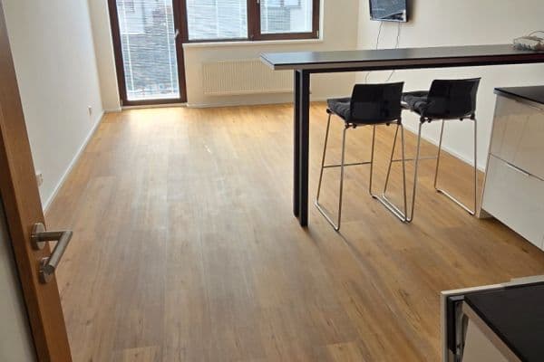 Prenájom bytu 1-izbový 38 m², Za Pískovnou, Praha Prenájom bytu 1-izbový 38 m², Za Pískovnou, Praha