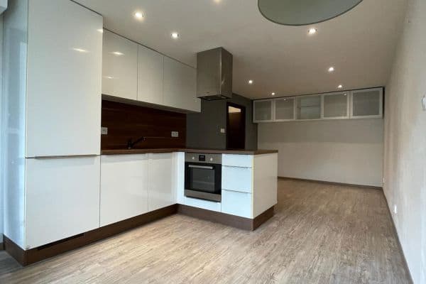 Prenájom bytu 2-izbový 44 m², Pospíchalova, Praha Prenájom bytu 2-izbový 44 m², Pospíchalova, Praha
