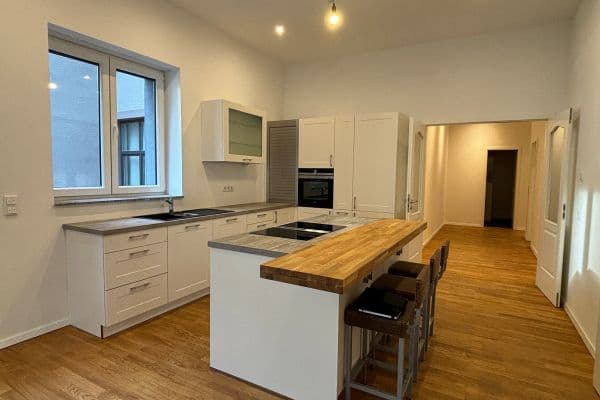 Prenájom bytu 3-izbový 114 m², Frankfurt am Main, Hesensko Prenájom bytu 3-izbový 114 m², Frankfurt am Main, Hesensko