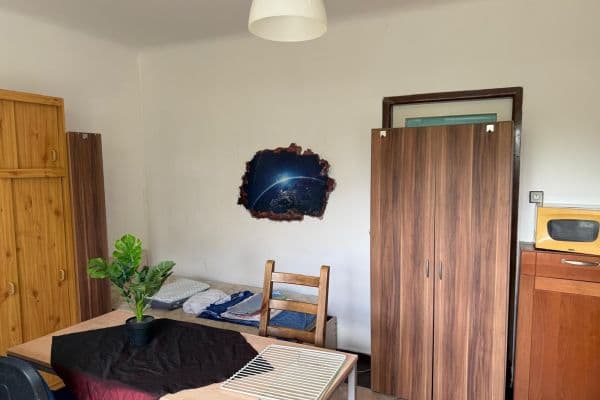 Prenájom bytu 1-izbový 20 m², Křešínská, Praha Prenájom bytu 1-izbový 20 m², Křešínská, Praha