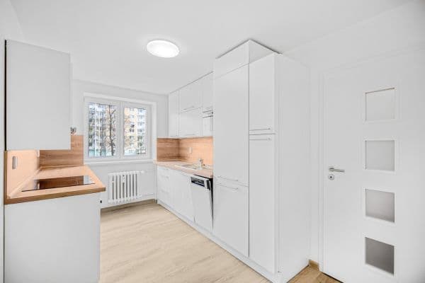 Prenájom bytu 2-izbový 55 m², Unhošťská, Kladno Prenájom bytu 2-izbový 55 m², Unhošťská, Kladno