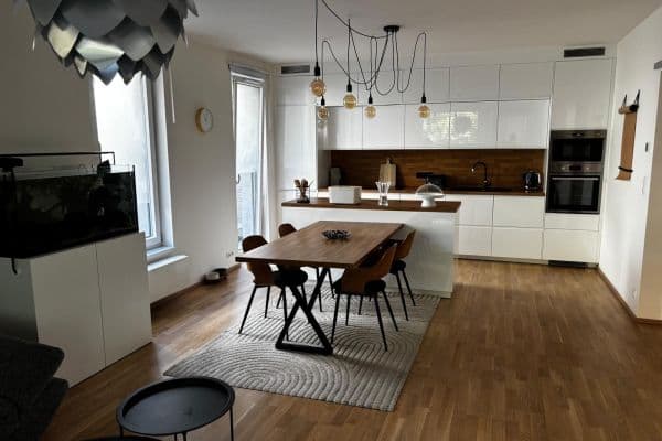 Prenájom bytu 3-izbový 104 m², Nuselská, Praha Prenájom bytu 3-izbový 104 m², Nuselská, Praha