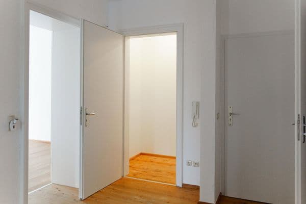 Prenájom bytu 3-izbový 77 m², Vogelmauer 45, Augsburg Prenájom bytu 3-izbový 77 m², Vogelmauer 45, Augsburg