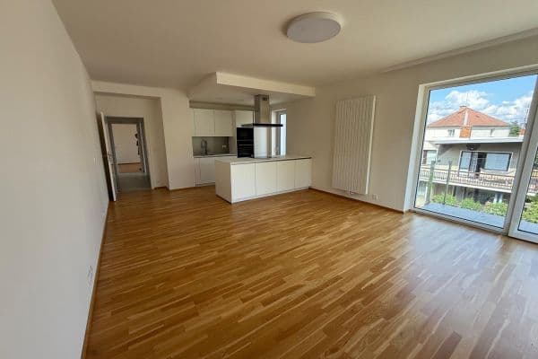 Prenájom bytu 3-izbový 105 m², Herdovská, Praha Prenájom bytu 3-izbový 105 m², Herdovská, Praha
