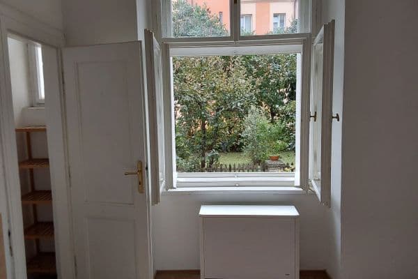Prenájom bytu 2-izbový 42 m², Madridská, Praha Prenájom bytu 2-izbový 42 m², Madridská, Praha