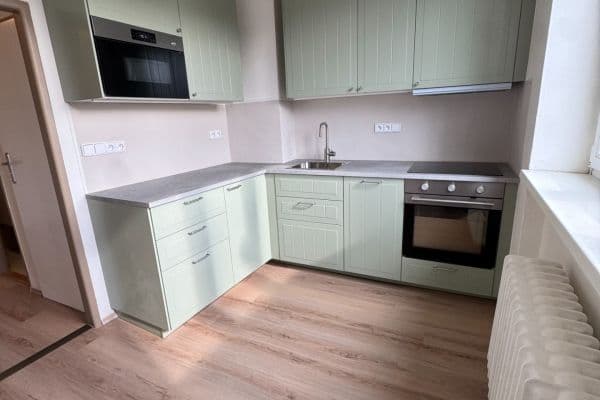 Prenájom bytu 1-izbový 35 m², Pakoměřická, Praha Prenájom bytu 1-izbový 35 m², Pakoměřická, Praha