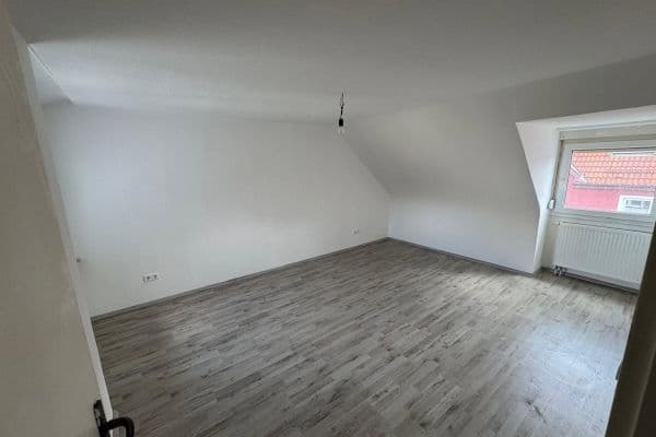 Prenájom bytu 2-izbový 50 m², Elsässer Str. 16, Stuttgart Zuffenhausen, Bádensko-Wurttembersko Prenájom bytu 2-izbový 50 m², Elsässer Str. 16, Stuttgart Zuffenhausen, Bádensko-Wurttembersko
