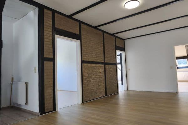 Prenájom bytu 4-izbový 98 m², Henschelstrasse 3, Wilhelmshaven, Dolné Sasko Prenájom bytu 4-izbový 98 m², Henschelstrasse 3, Wilhelmshaven, Dolné Sasko