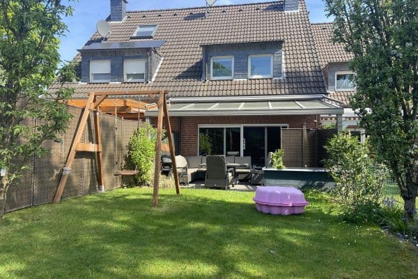 Predaj domu 104 m², pozemok 162 m², Solingen Predaj domu 104 m², pozemok 162 m², Solingen