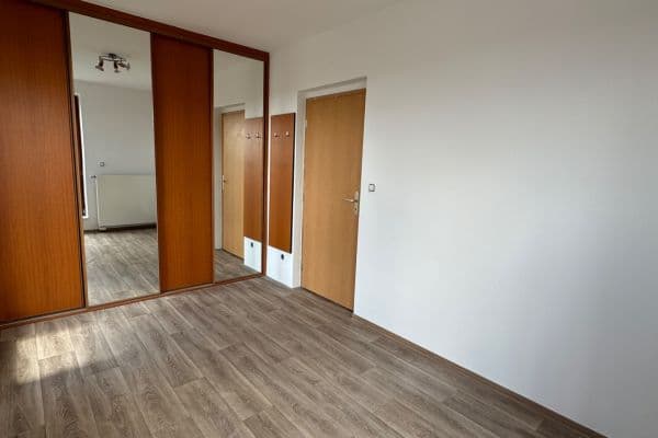 Prenájom bytu 4-izbový 149 m², Nad Paloučkem, Beroun Prenájom bytu 4-izbový 149 m², Nad Paloučkem, Beroun