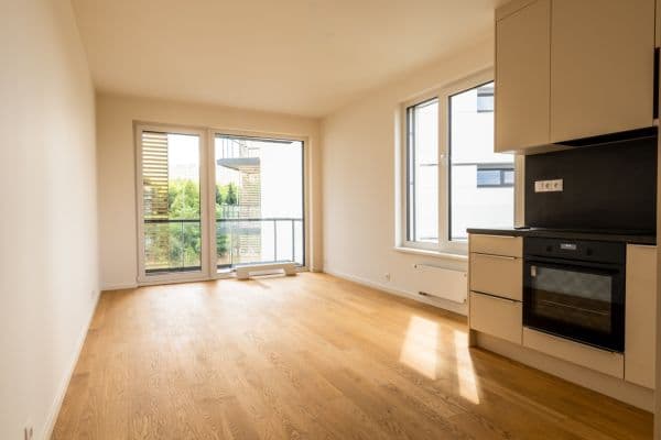 Prenájom bytu 2-izbový 56 m², Veselovského, Praha Prenájom bytu 2-izbový 56 m², Veselovského, Praha
