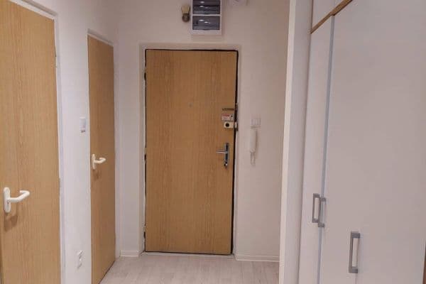 Prenájom bytu 2-izbový 53 m², Káranská, Praha Prenájom bytu 2-izbový 53 m², Káranská, Praha