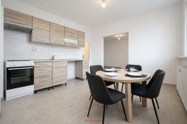 Prenájom bytu 1-izbový 35 m², Slovenská, Karviná-Hranice Prenájom bytu 1-izbový 35 m², Slovenská, Karviná-Hranice