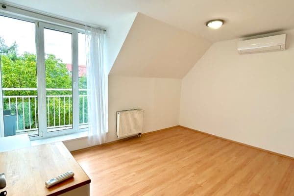 Predaj bytu 3-izbový 76 m², Křivoklátská, Praha Predaj bytu 3-izbový 76 m², Křivoklátská, Praha