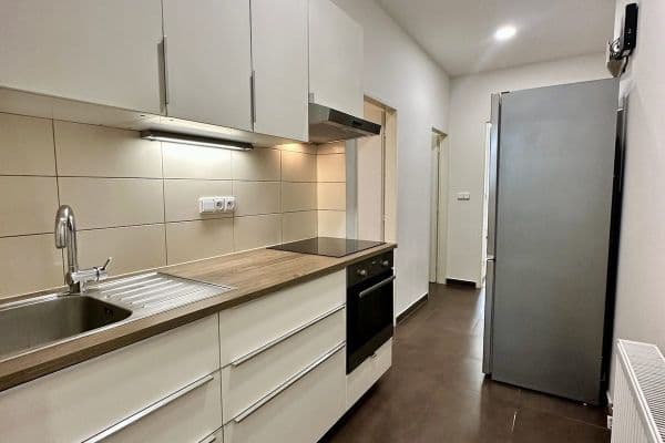 Prenájom bytu 2-izbový 40 m², Nad Jezerkou, Praha Prenájom bytu 2-izbový 40 m², Nad Jezerkou, Praha