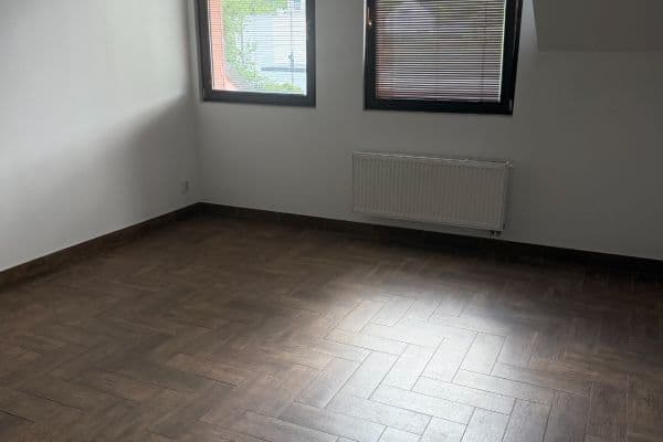 Prenájom bytu 3-izbový 61 m², Na Lhotkách, Praha Prenájom bytu 3-izbový 61 m², Na Lhotkách, Praha