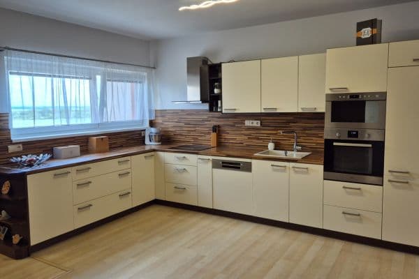 Prenájom bytu 3-izbový 60 m², Pavla Beneše, Praha Prenájom bytu 3-izbový 60 m², Pavla Beneše, Praha
