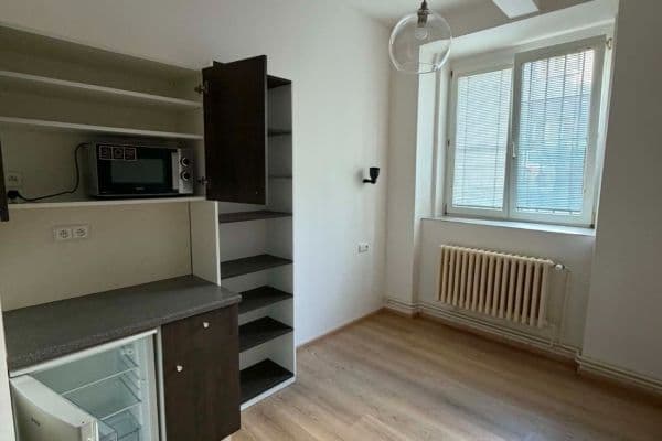 Prenájom bytu 1-izbový 15 m², náměstí Hrdinů, Praha Prenájom bytu 1-izbový 15 m², náměstí Hrdinů, Praha
