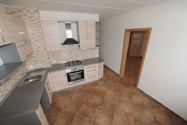 Prenájom bytu 3-izbový 75 m², Luďka Matury, Pardubice Prenájom bytu 3-izbový 75 m², Luďka Matury, Pardubice