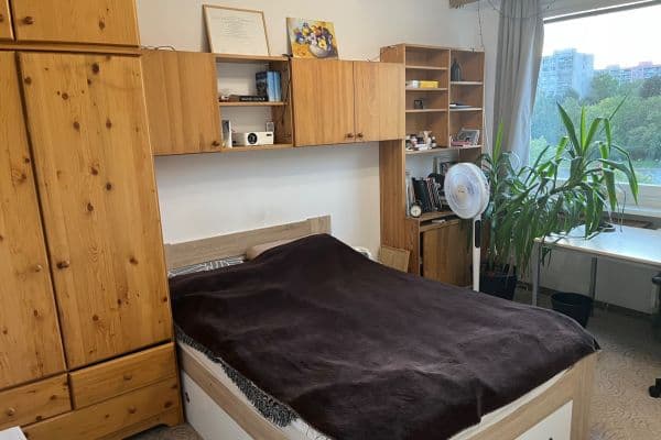 Prenájom bytu 4-izbový 70 m², Doubravická, Praha Prenájom bytu 4-izbový 70 m², Doubravická, Praha
