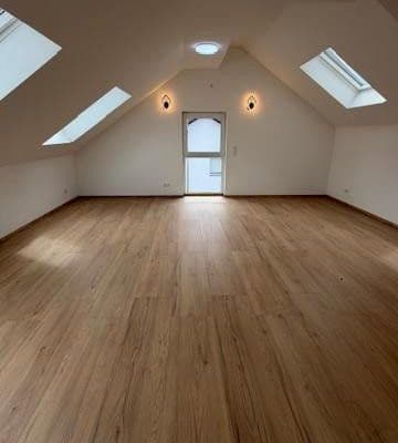 Prenájom bytu 3-izbový 125 m², Ketsch Prenájom bytu 3-izbový 125 m², Ketsch