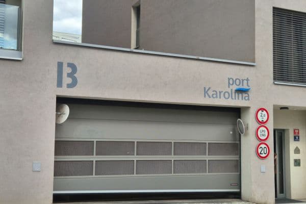 Prenájom garáže 18 m², U Mlýnského kanálu, Praha Prenájom garáže 18 m², U Mlýnského kanálu, Praha