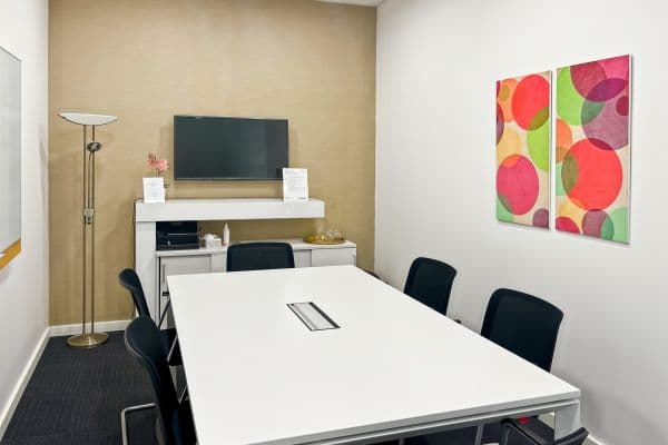Prenájom kancelárie 60 m², náměstí I. P. Pavlova, Praha Prenájom kancelárie 60 m², náměstí I. P. Pavlova, Praha