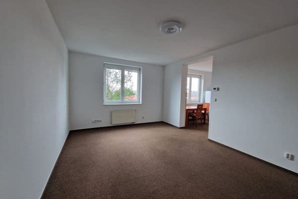 Prenájom bytu 2-izbový 65 m², Sečská, Praha Prenájom bytu 2-izbový 65 m², Sečská, Praha