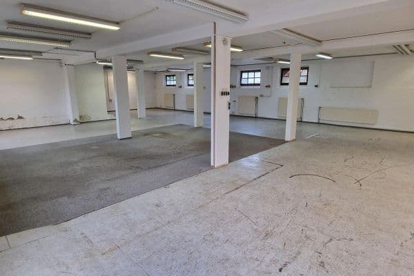 Prenájom nebytového priestoru 600 m², Dorfstr.4, Brunnthal, Bavorsko Prenájom nebytového priestoru 600 m², Dorfstr.4, Brunnthal, Bavorsko