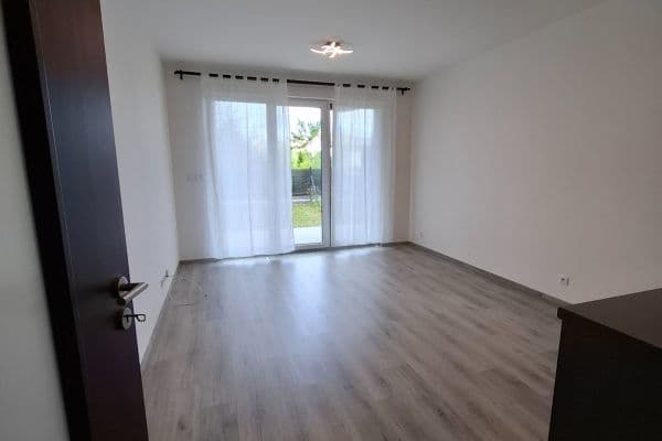 Prenájom bytu 1-izbový 30 m², Švehlova, Praha Prenájom bytu 1-izbový 30 m², Švehlova, Praha
