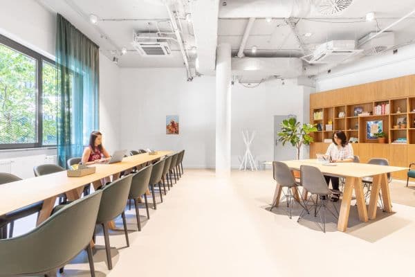 Prenájom kancelárie 70 m², Karolinská, Praha Prenájom kancelárie 70 m², Karolinská, Praha