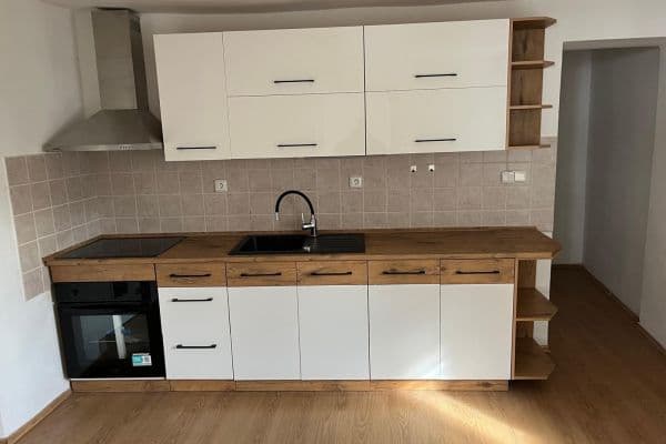 Prenájom bytu 1-izbový 48 m², Ostruhová, Mělník Prenájom bytu 1-izbový 48 m², Ostruhová, Mělník