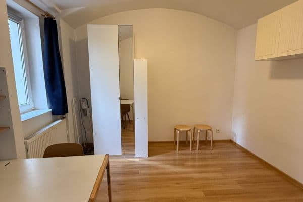 Prenájom bytu Garsoniéra 19 m², Francouzská, Praha Prenájom bytu Garsoniéra 19 m², Francouzská, Praha