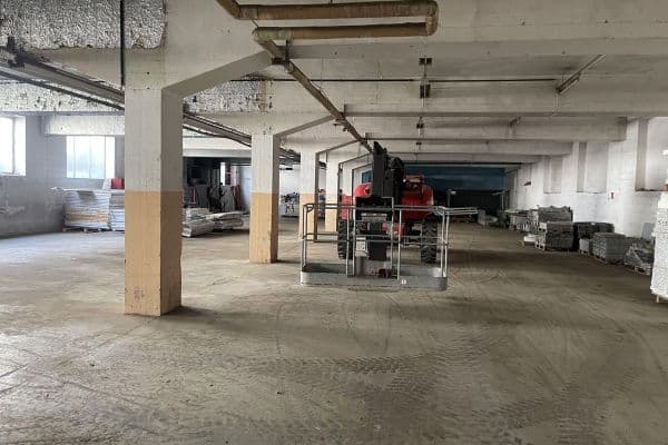Prenájom nebytového priestoru 1.995 m², Im Gewerbepark 1, Hunderdorf, Bavorsko Prenájom nebytového priestoru 1.995 m², Im Gewerbepark 1, Hunderdorf, Bavorsko