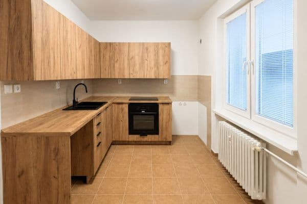 Prenájom bytu 1-izbový 37 m², V Rybníkách, Smolkov Prenájom bytu 1-izbový 37 m², V Rybníkách, Smolkov