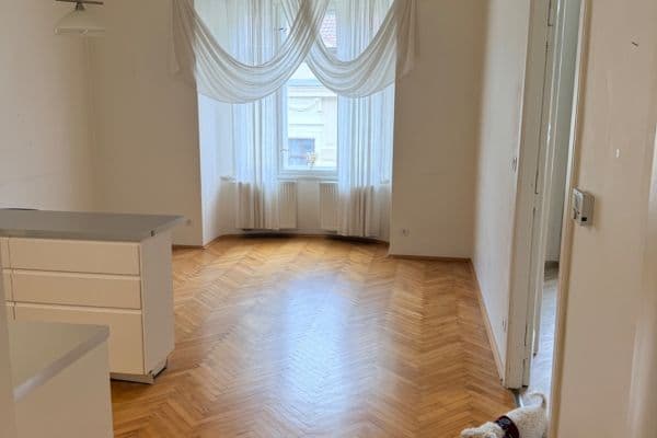 Prenájom bytu 3-izbový 75 m², Malířská, Praha Prenájom bytu 3-izbový 75 m², Malířská, Praha