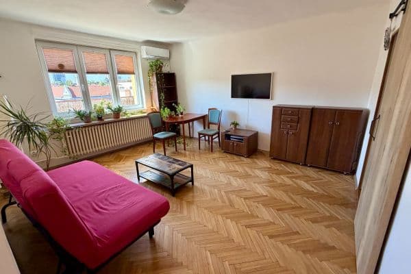 Prenájom bytu 2-izbový 48 m², Hartigova, Praha Prenájom bytu 2-izbový 48 m², Hartigova, Praha