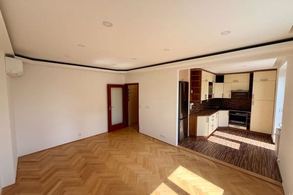 Prenájom bytu 2-izbový 53 m², Roztylské náměstí, Praha Prenájom bytu 2-izbový 53 m², Roztylské náměstí, Praha