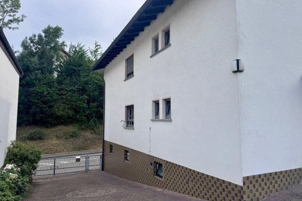 Prenájom bytu 4-izbový 120 m², Mitlechterner Straße 9, Fürth (Odenwald) Prenájom bytu 4-izbový 120 m², Mitlechterner Straße 9, Fürth (Odenwald)