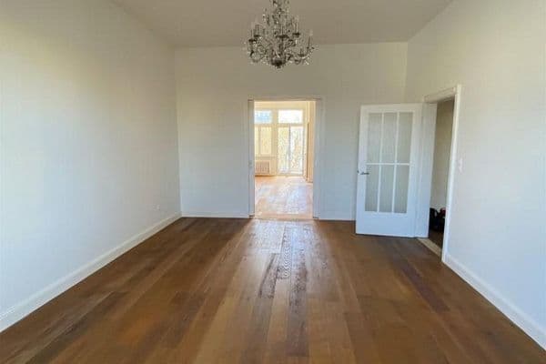 Prenájom bytu 3-izbový 110 m², Frankfurt, Hesensko Prenájom bytu 3-izbový 110 m², Frankfurt, Hesensko