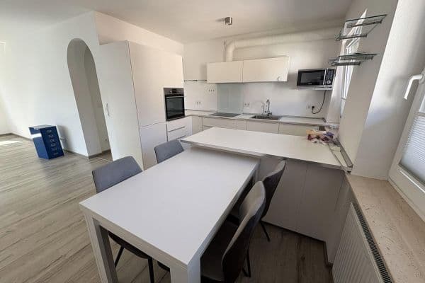 Prenájom bytu 4-izbový 96 m², Bad Vilbel Prenájom bytu 4-izbový 96 m², Bad Vilbel