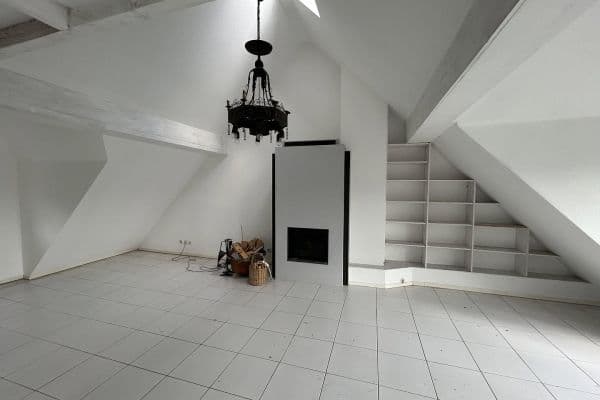 Prenájom bytu 4-izbový 110 m², Offenbach Prenájom bytu 4-izbový 110 m², Offenbach