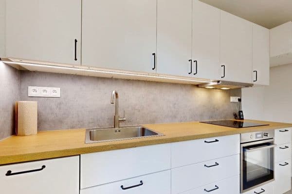Prenájom bytu 3-izbový 105 m², Šlikova, Praha Prenájom bytu 3-izbový 105 m², Šlikova, Praha