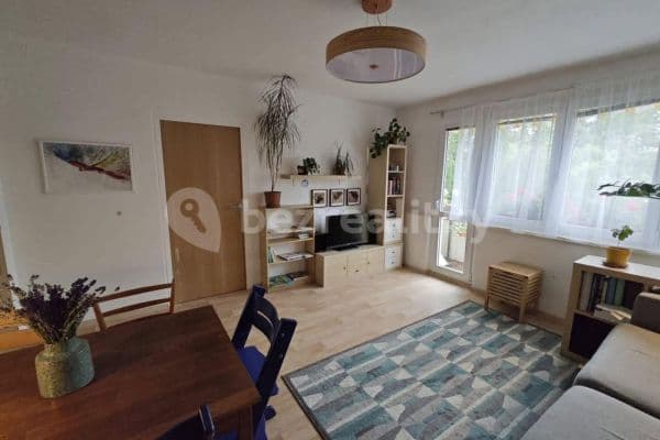 Prenájom bytu 3-izbový 54 m², Gagarinova, Hradec Králové Prenájom bytu 3-izbový 54 m², Gagarinova, Hradec Králové
